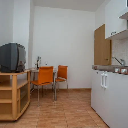 By The Sea Podgora, Makarska - 13086 *